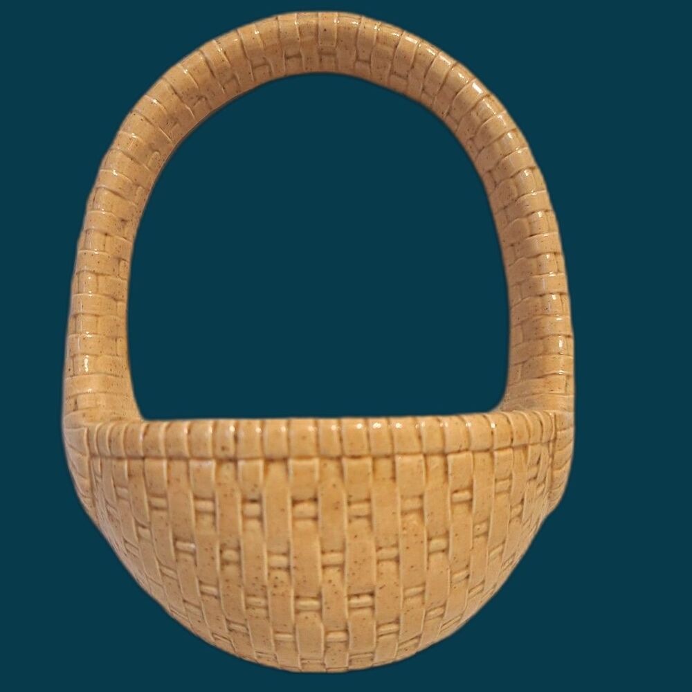 Vintage 1988 Ceramic Basket Weave Wall Pocket Planter Tan‎ Speckled Glaze 9in